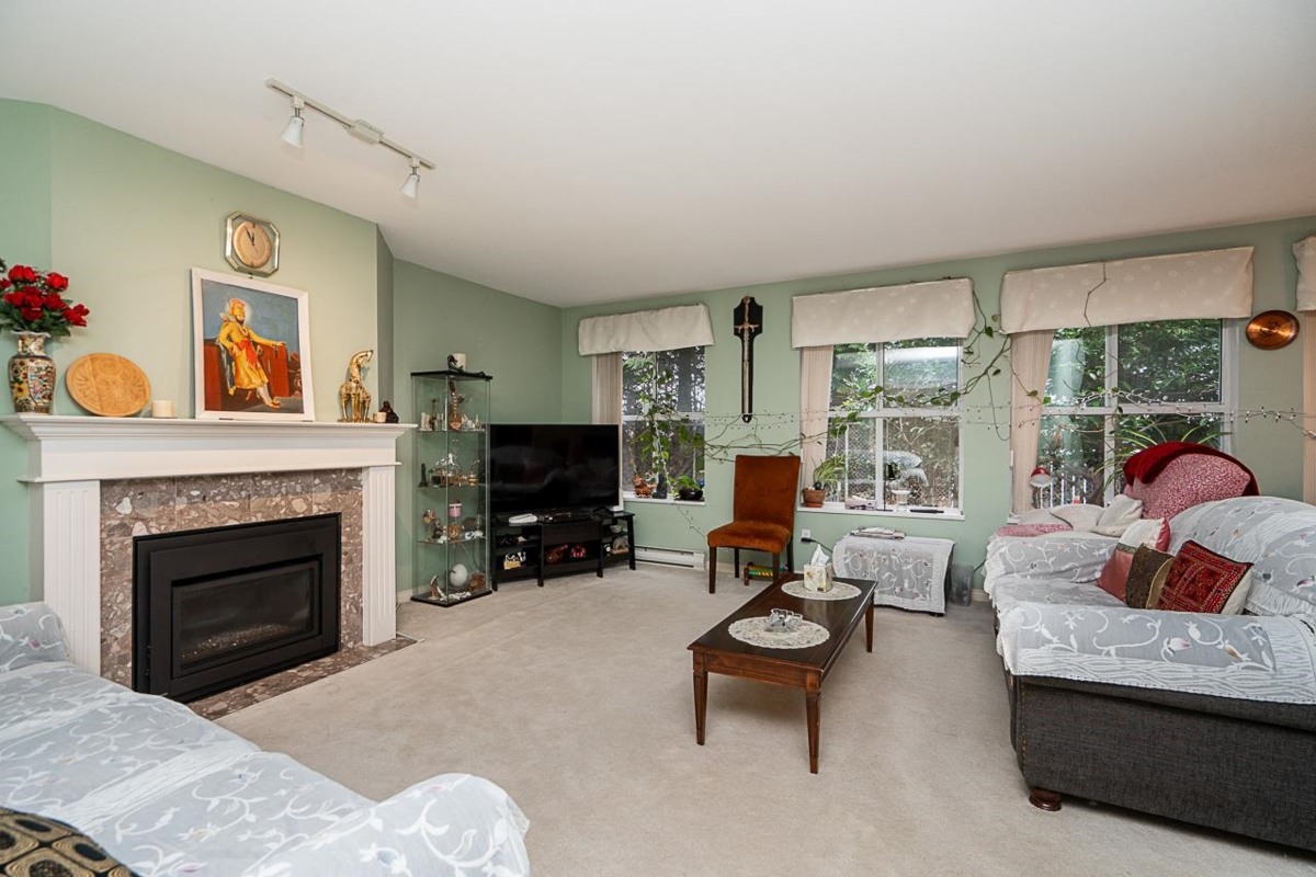 Kitchen Island Photo of 118 12633 72 Avenue, Surrey, BC