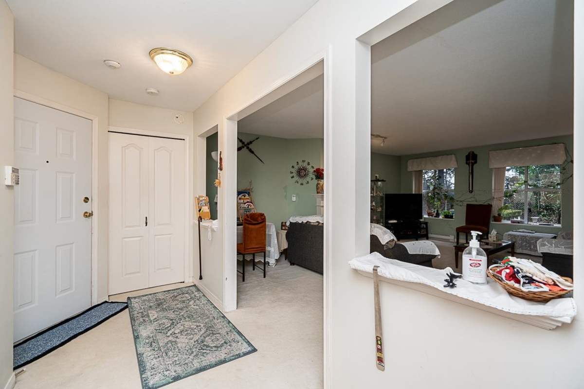 Kitchen Photo of 118 12633 72 Avenue, Surrey, BC