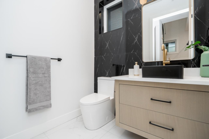 Primary Bathroom Photo of 2 2753 Nanaimo Street, Vancouver, BC