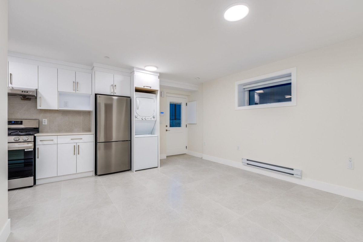 Backyard Photo of 1 2945 E 44th Avenue, Vancouver, BC