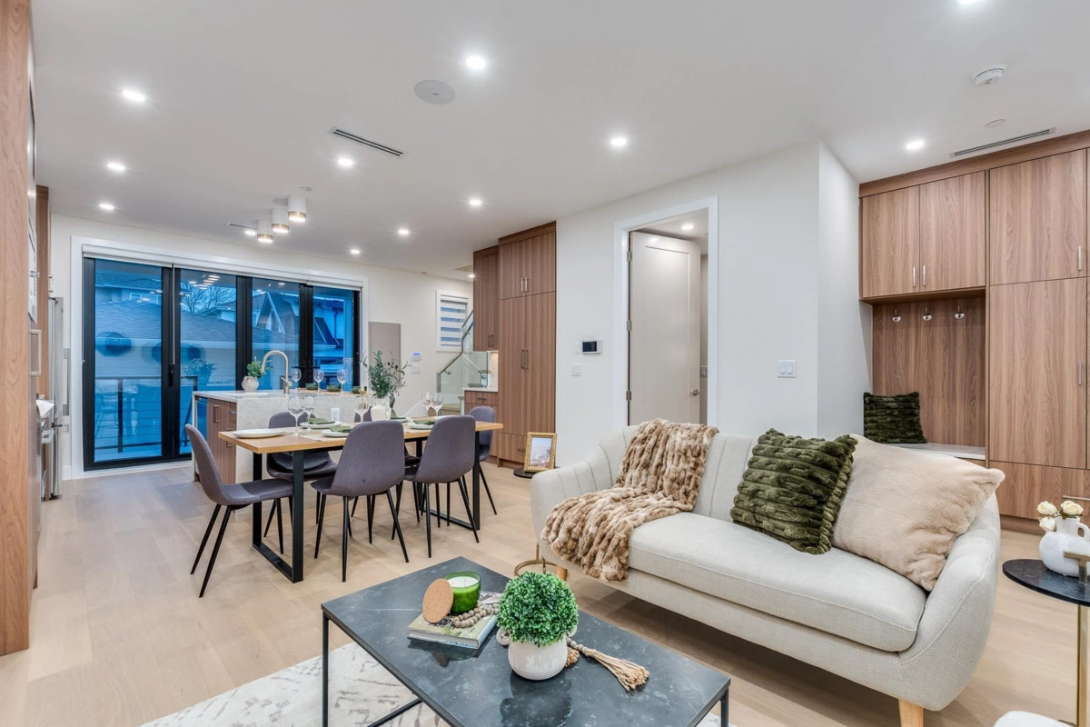 Dining Area Photo of 1 2945 E 44th Avenue, Vancouver, BC