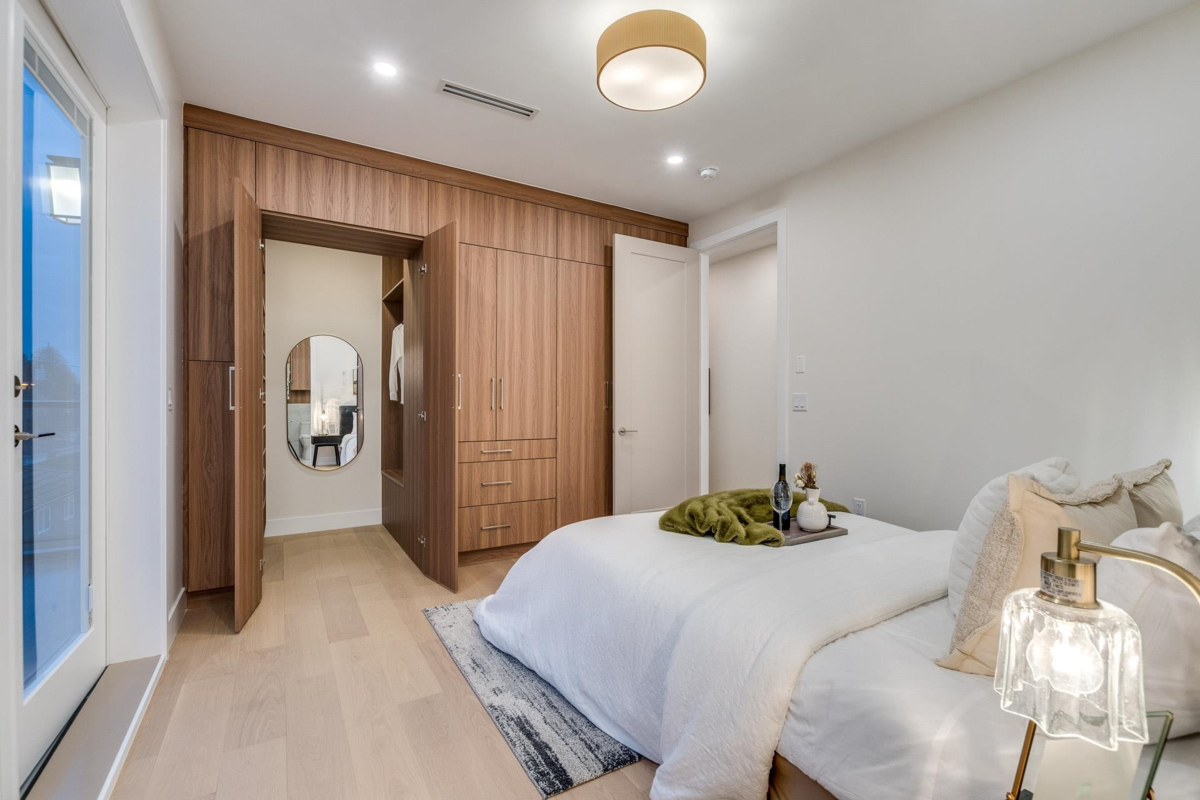 Entry Foyer Photo of 1 2945 E 44th Avenue, Vancouver, BC