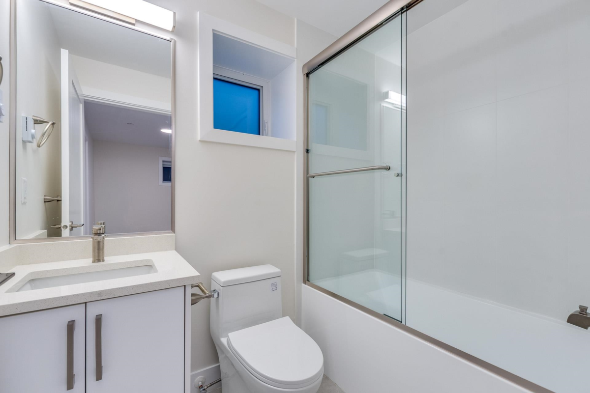 Front Yard Photo of 1 2945 E 44th Avenue, Vancouver, BC