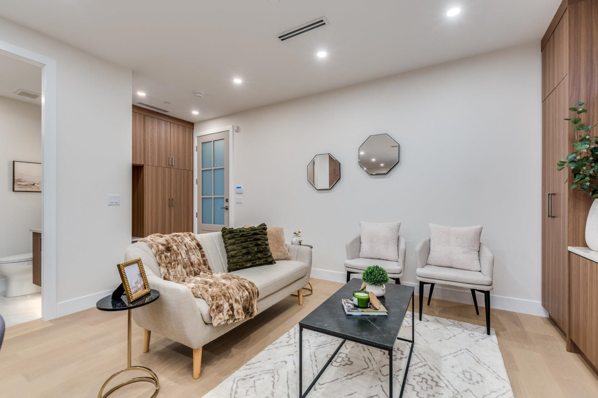 Kitchen Photo of 1 2945 E 44th Avenue, Vancouver, BC