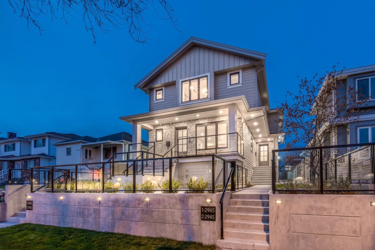 Living Room Photo of 1 2945 E 44th Avenue, Vancouver, BC