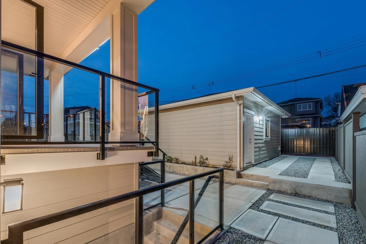 Outdoor Kitchen Photo of 1 2945 E 44th Avenue, Vancouver, BC