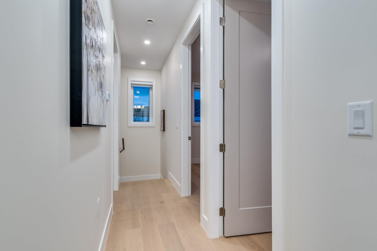 Powder Room Photo of 1 2945 E 44th Avenue, Vancouver, BC