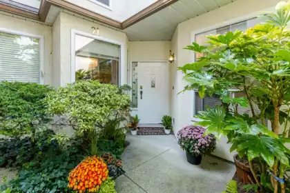 21 10038 150 Street, Surrey, BC, Surrey — Townhouse for sale
