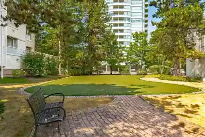 Front Yard Photo of 21 10038 150 Street, Surrey, BC
