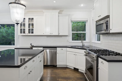 Kitchen Island Photo of 21686 93 Avenue, Langley, BC