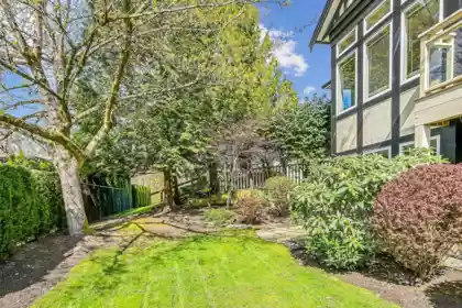 Front Yard Photo of 33 17917 68 Avenue, Surrey, BC