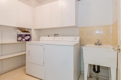 Hallway Photo of 33 17917 68 Avenue, Surrey, BC