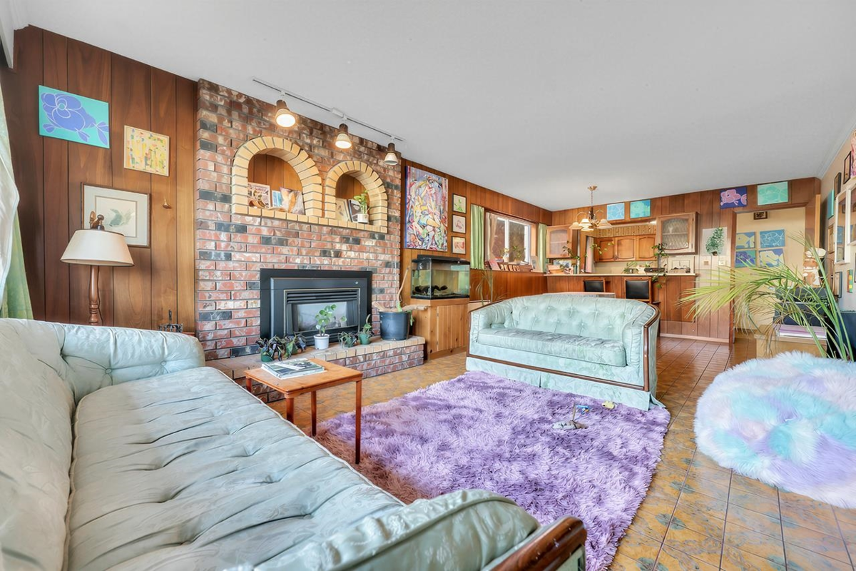 Entry Foyer Photo of 4710 Union Street, Burnaby, BC