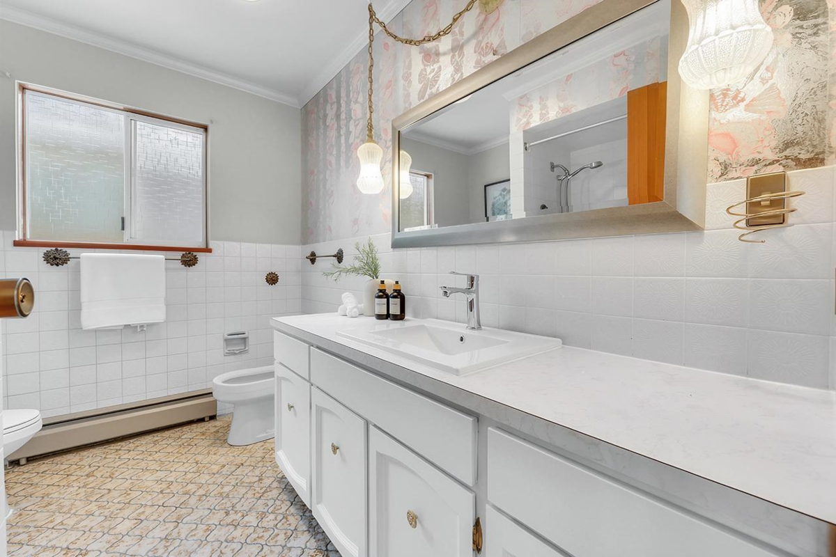 Primary Bathroom Photo of 4710 Union Street, Burnaby, BC