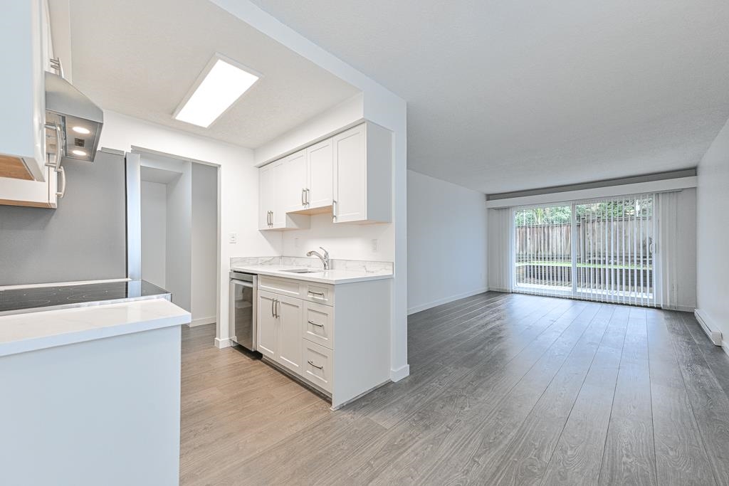 Kitchen Island Photo of 105 312 Carnarvon Street, New Westminster, BC