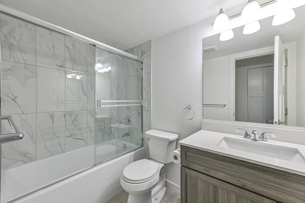 Walk-In Closet Photo of 105 312 Carnarvon Street, New Westminster, BC