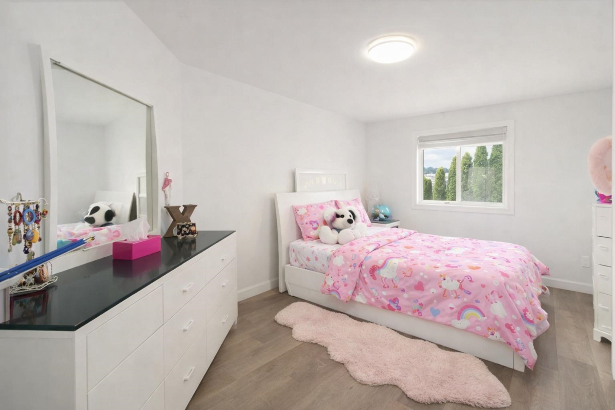 Bedroom 3 Photo of 8521 168 St Street, Surrey, BC