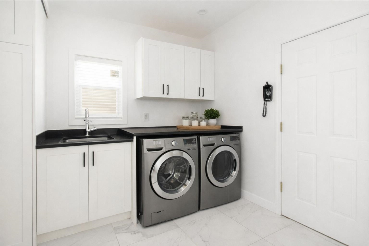 Breakfast Nook Photo of 8521 168 St Street, Surrey, BC