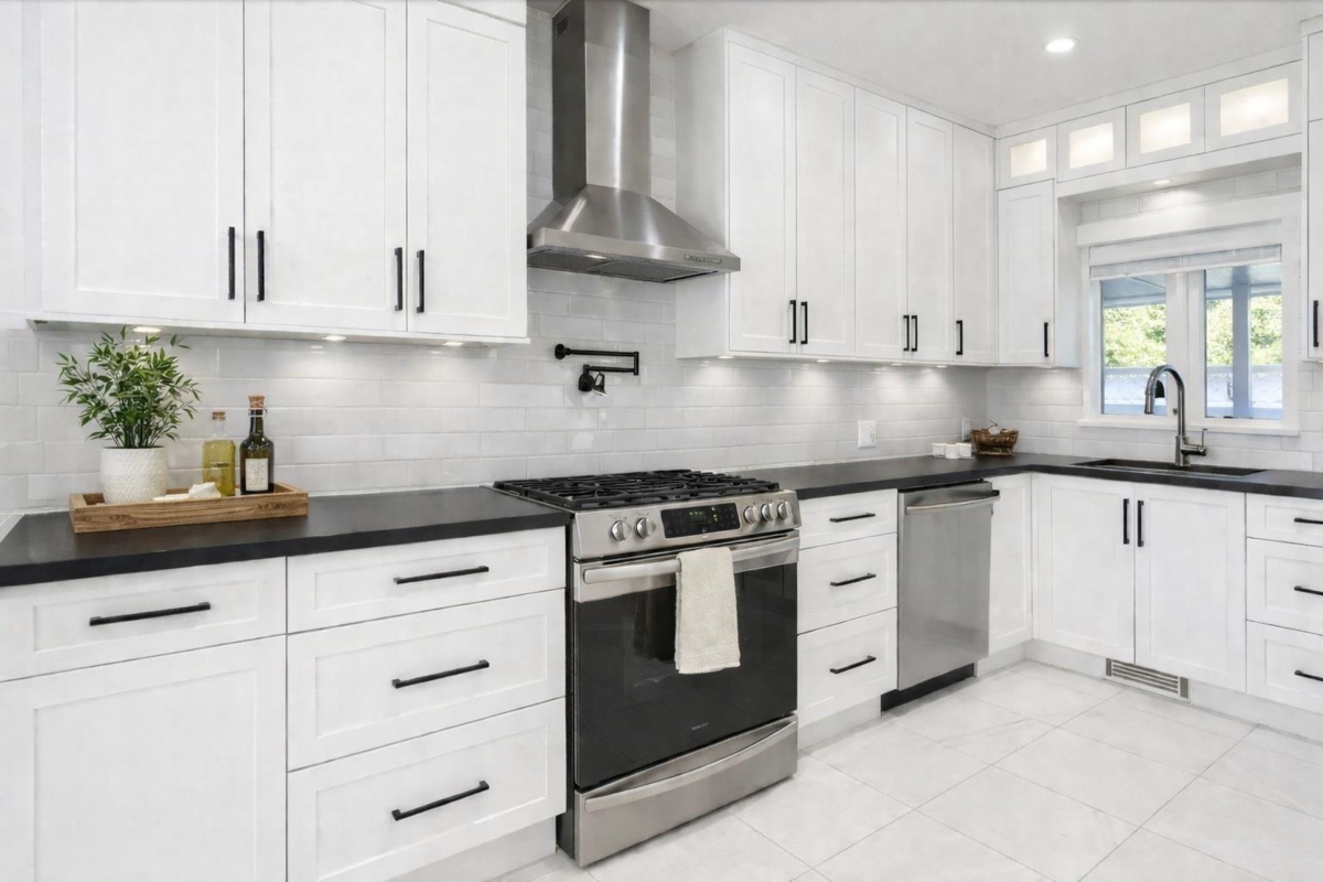 Dining Area Photo of 8521 168 St Street, Surrey, BC