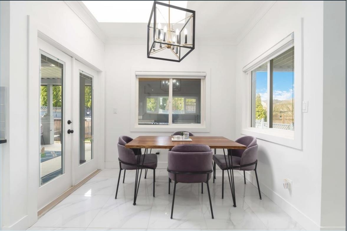 Kitchen Island Photo of 8521 168 St Street, Surrey, BC