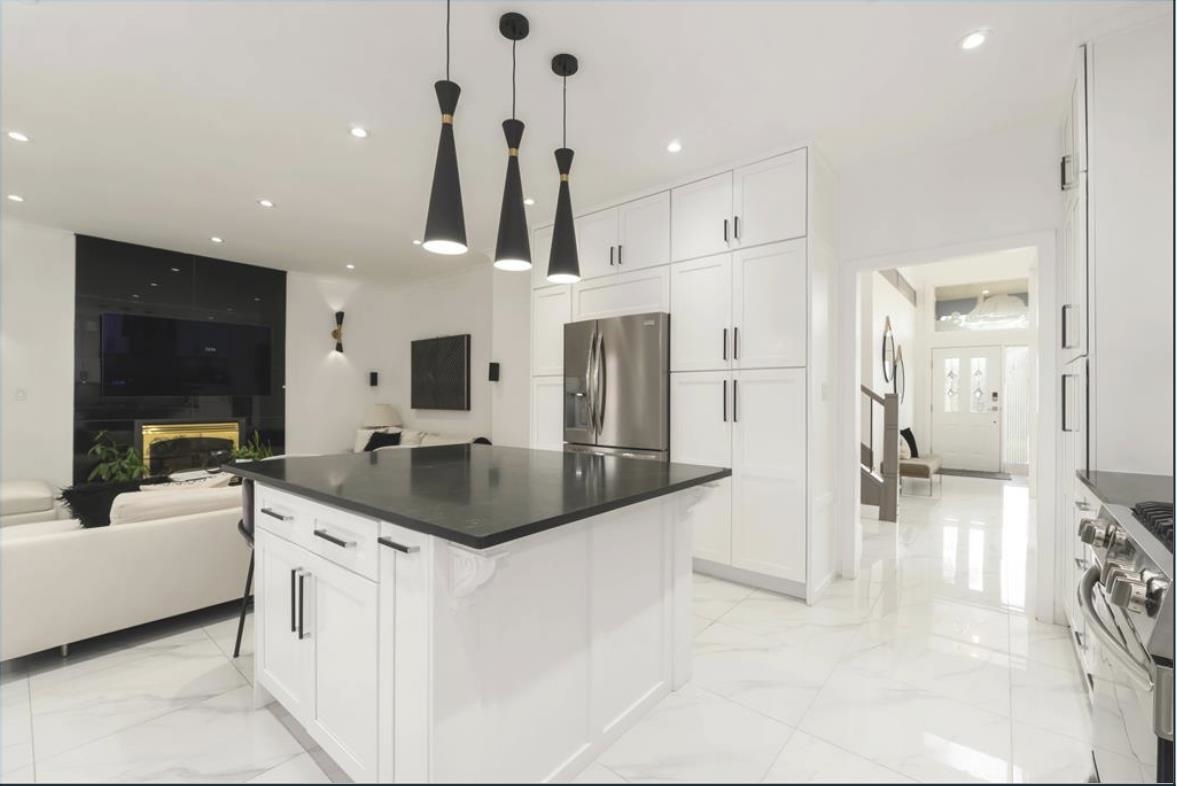 Kitchen Photo of 8521 168 St Street, Surrey, BC