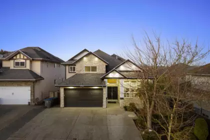 Fitness Center Photo Near 15181 68a Avenue, Surrey, BC