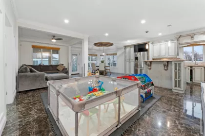 Kitchen Photo of 15181 68a Avenue, Surrey, BC