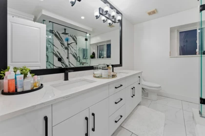 Powder Room Photo of 15181 68a Avenue, Surrey, BC