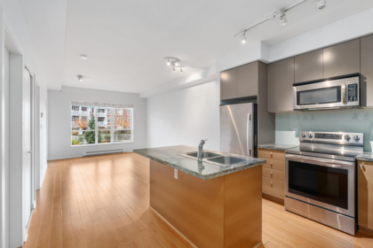 Kitchen Photo of 413 6440 194 Avenue, Surrey, BC