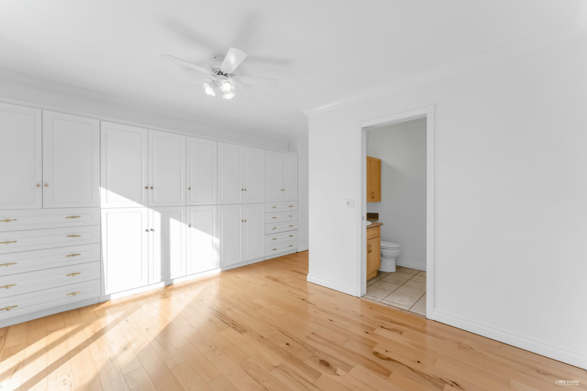 Kitchen Photo of 8063 Wiltshire Boulevard, Delta, BC
