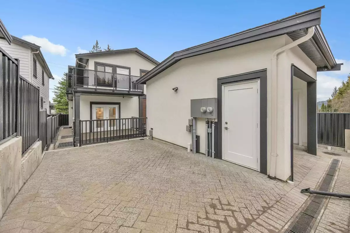 Community Amenities Photo (Clubhouse) of 812 Montroyal Boulevard, North Vancouver, BC