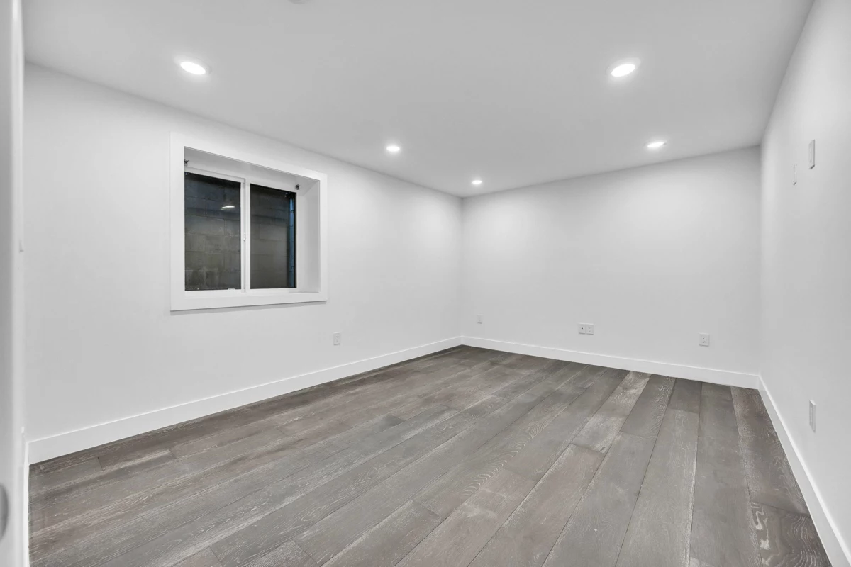 Front Yard Photo of 812 Montroyal Boulevard, North Vancouver, BC