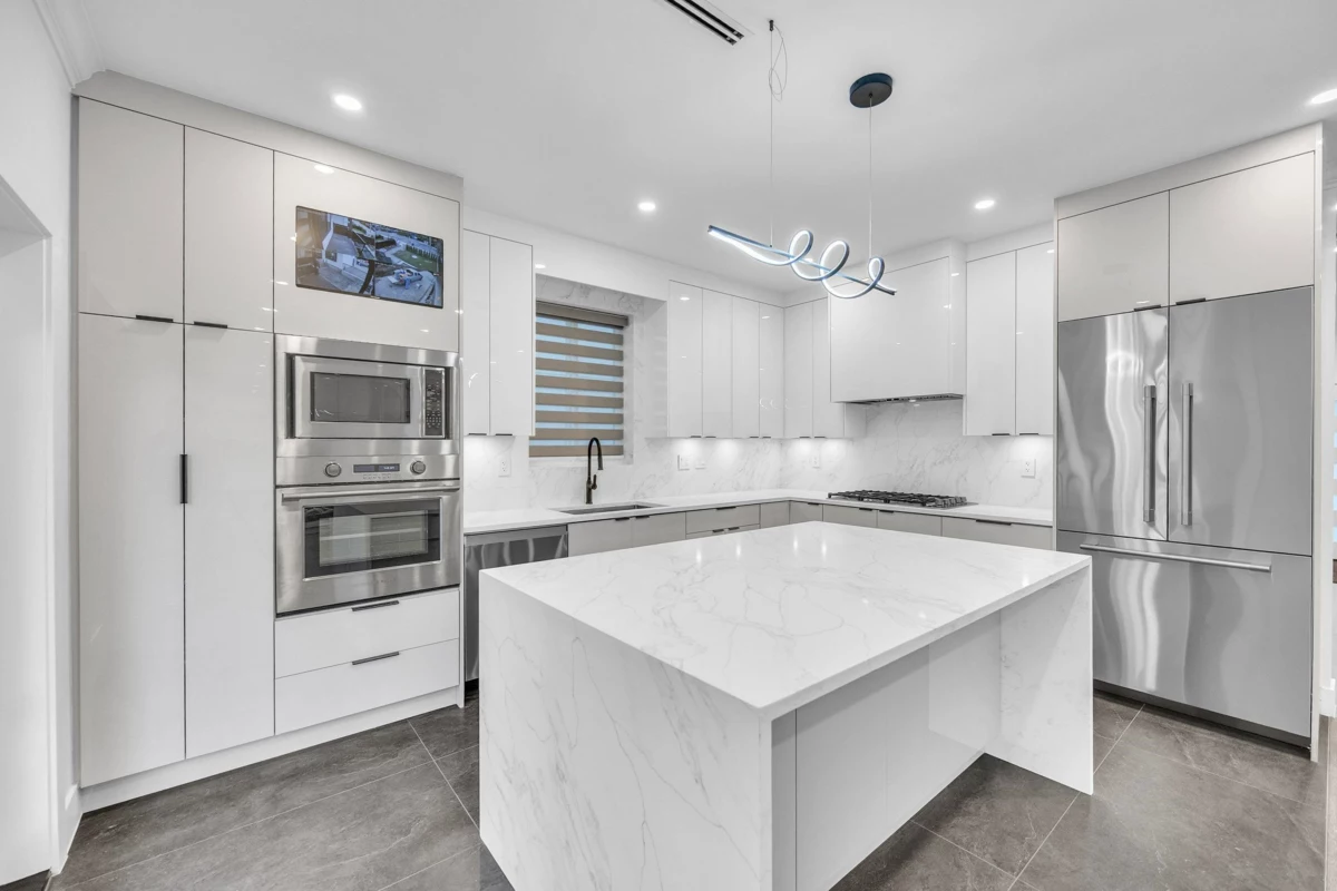 Primary Bedroom Photo of 812 Montroyal Boulevard, North Vancouver, BC