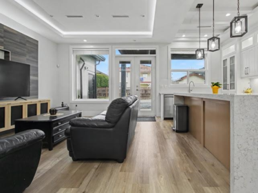 Kitchen Photo of 14969 96 Avenue, Surrey, BC