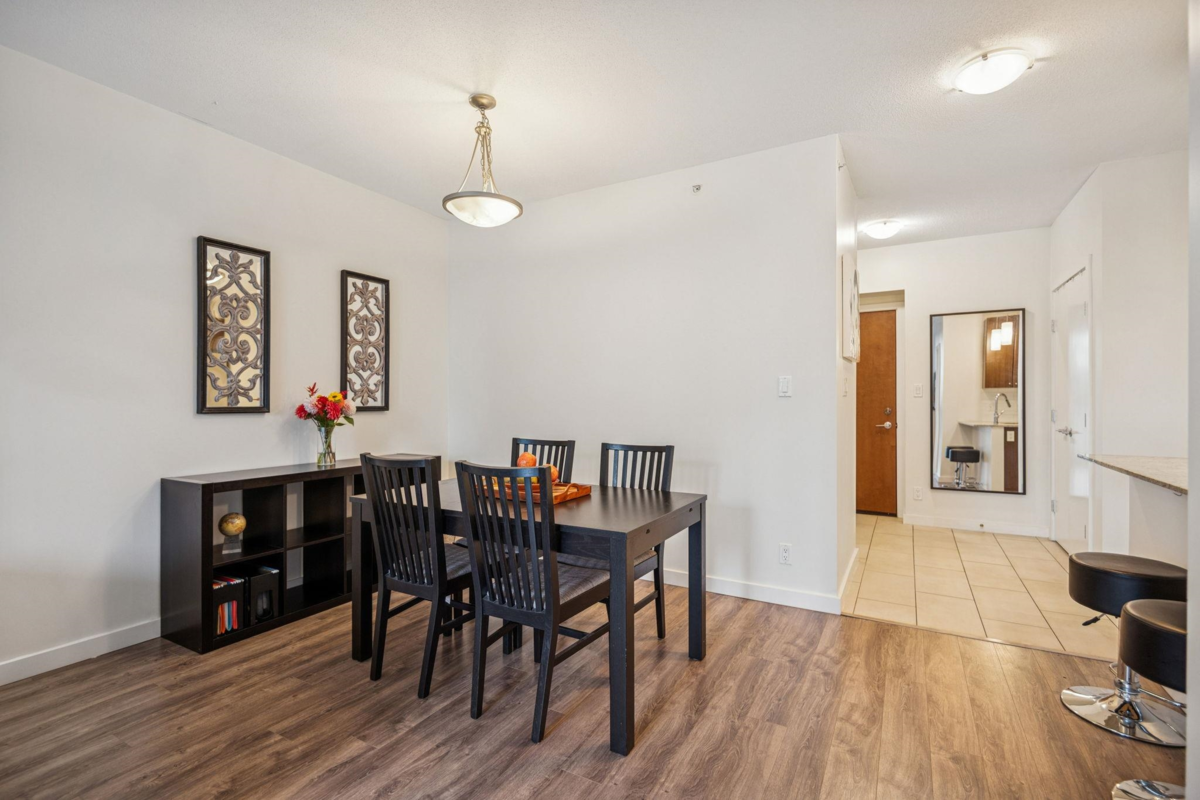 Breakfast Nook Photo of 1407 280 Ross Drive, New Westminster, BC