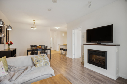 Kitchen Photo of 1407 280 Ross Drive, New Westminster, BC