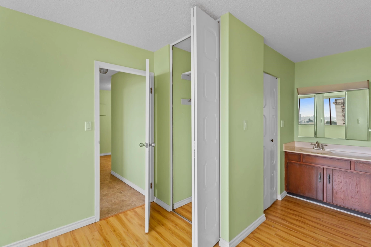 Walk-In Closet Photo of 1101 740 Hamilton Street, New Westminster, BC