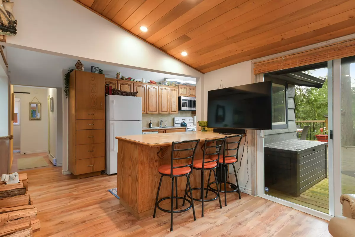 Basement Recreation Room Photo of 493 Abbott Road, Mayne Island, BC