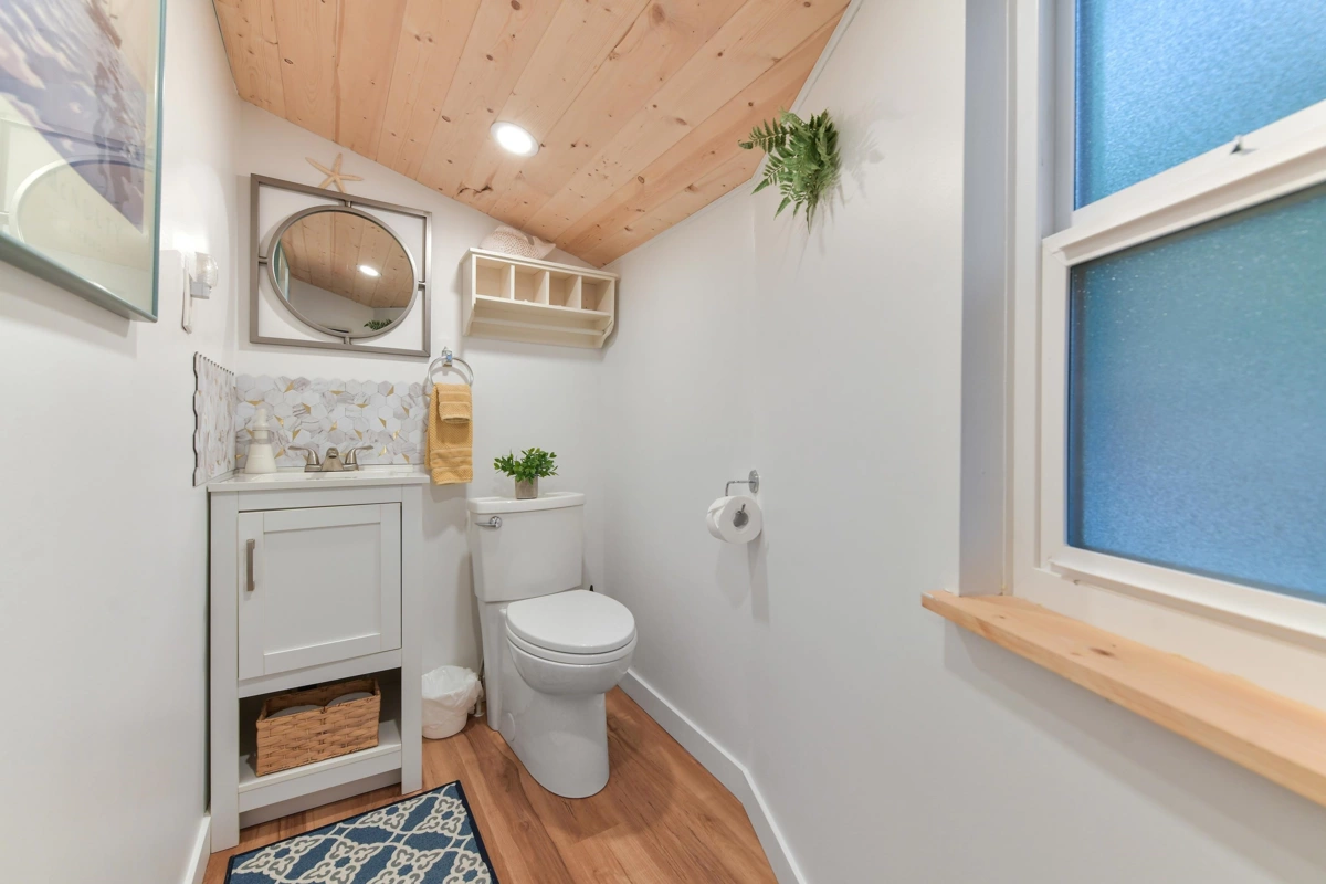 Entry Foyer Photo of 493 Abbott Road, Mayne Island, BC