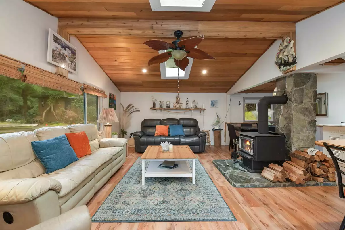 Guest Bathroom Photo of 493 Abbott Road, Mayne Island, BC