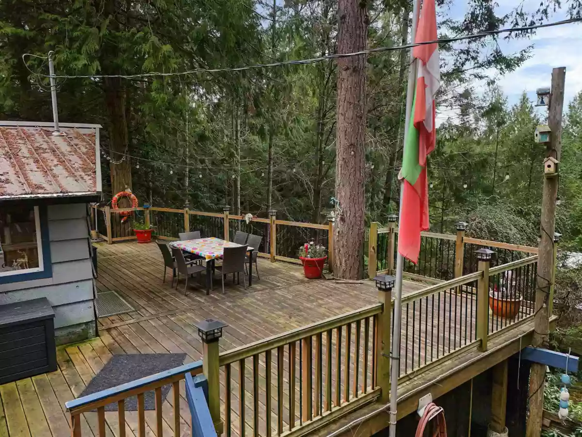 Kitchen Photo of 493 Abbott Road, Mayne Island, BC