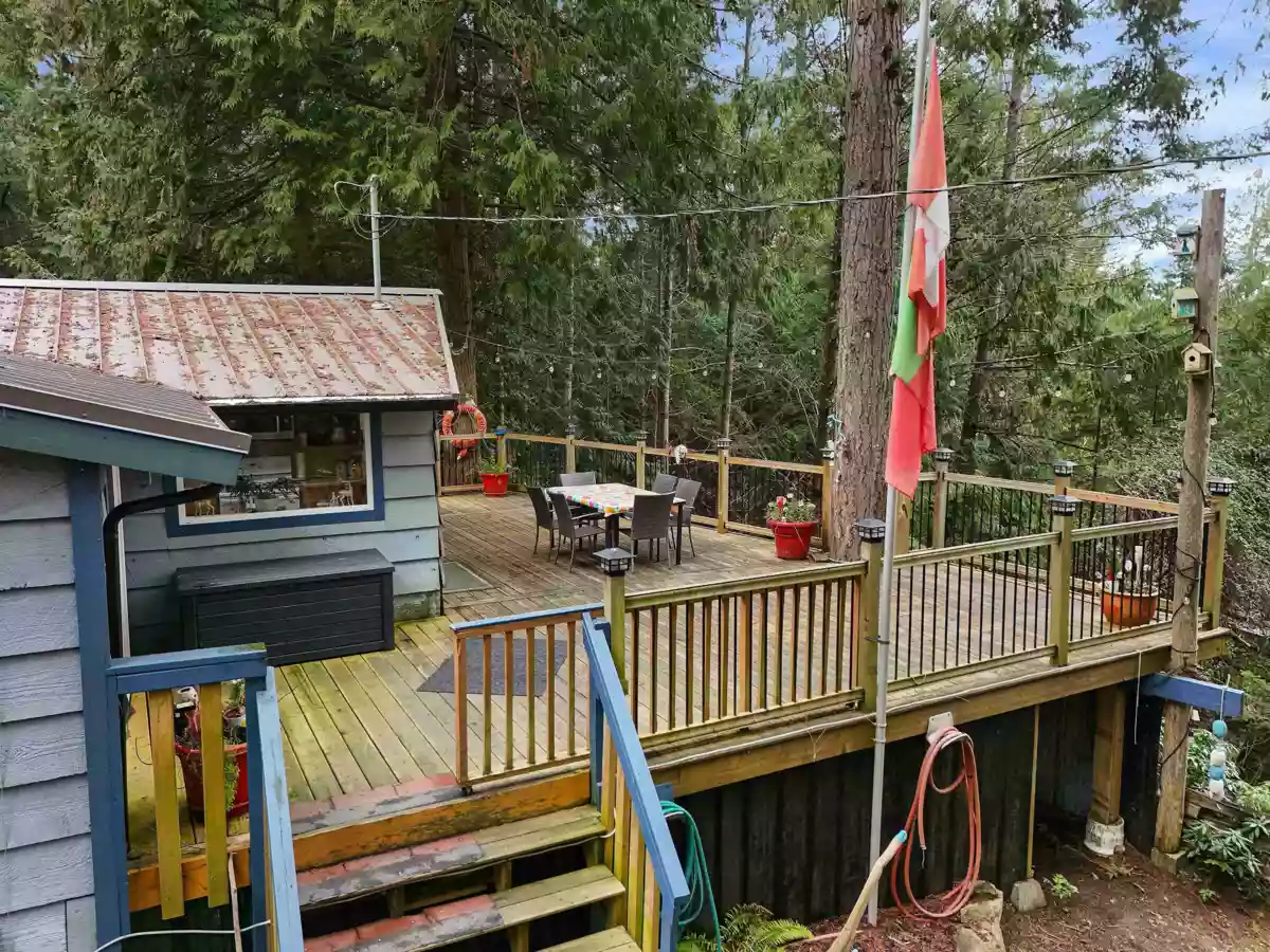 Living Room Photo of 493 Abbott Road, Mayne Island, BC