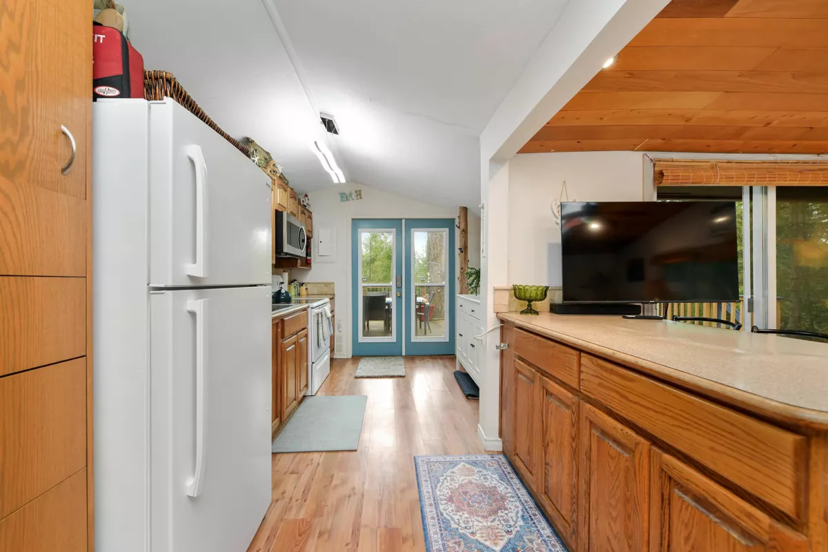Primary Bathroom Photo of 493 Abbott Road, Mayne Island, BC