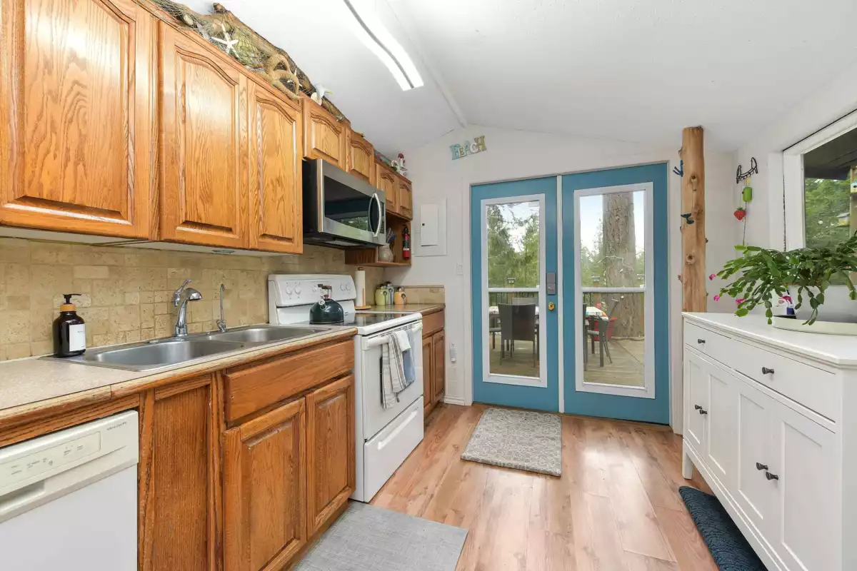 Walk-In Closet Photo of 493 Abbott Road, Mayne Island, BC