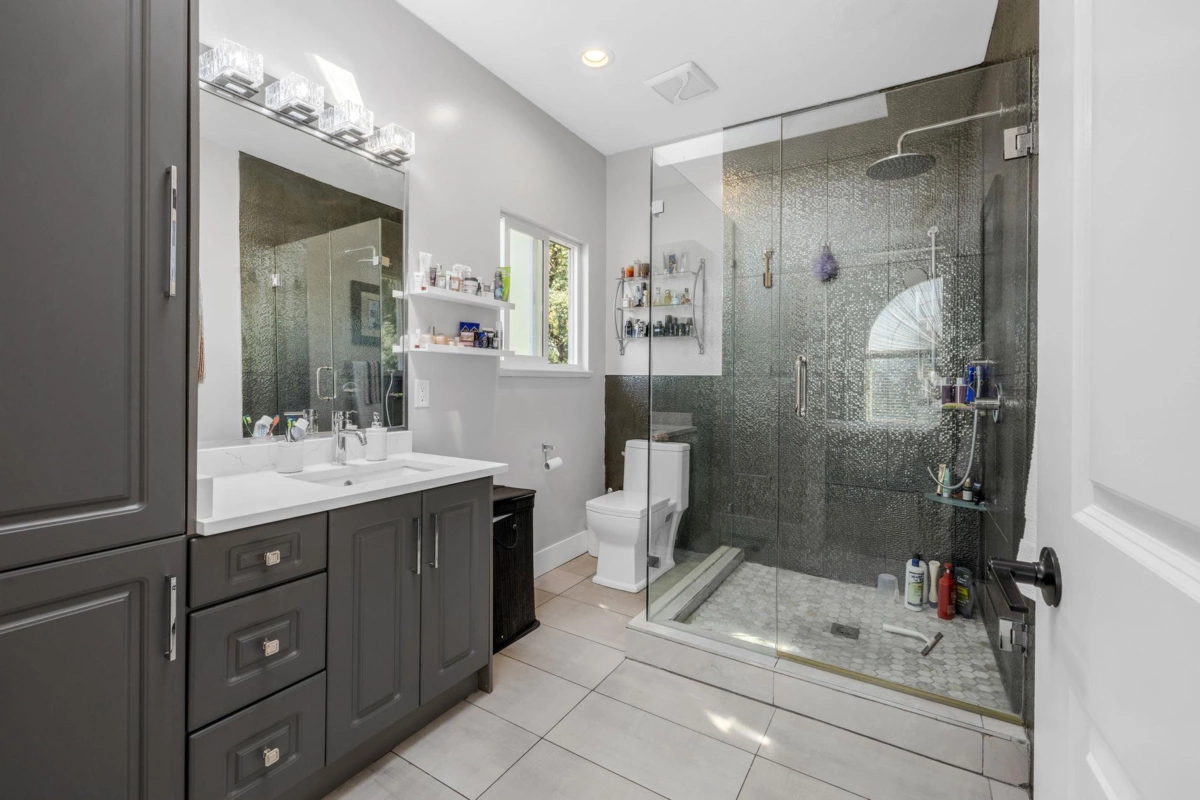 Entry Foyer Photo of 6222 133 Street, Surrey, BC