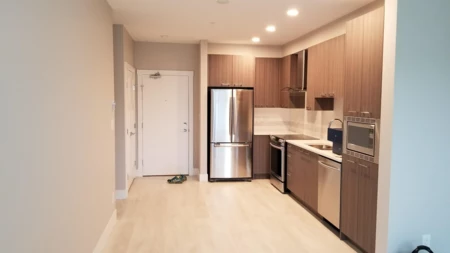 212 4690 Hawk Lane, Tsawwassen, BC, Tsawwassen North — 2 bed apartment/condo for sale