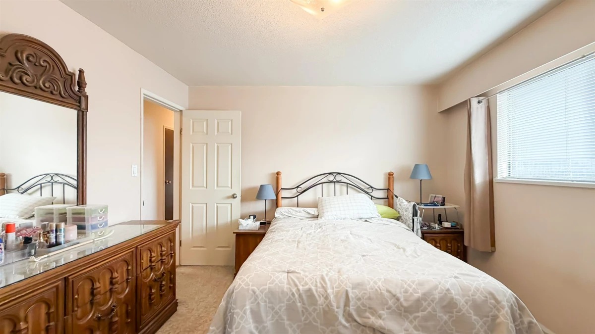 Guest Bathroom Photo of 5716 48b Avenue, Delta, BC