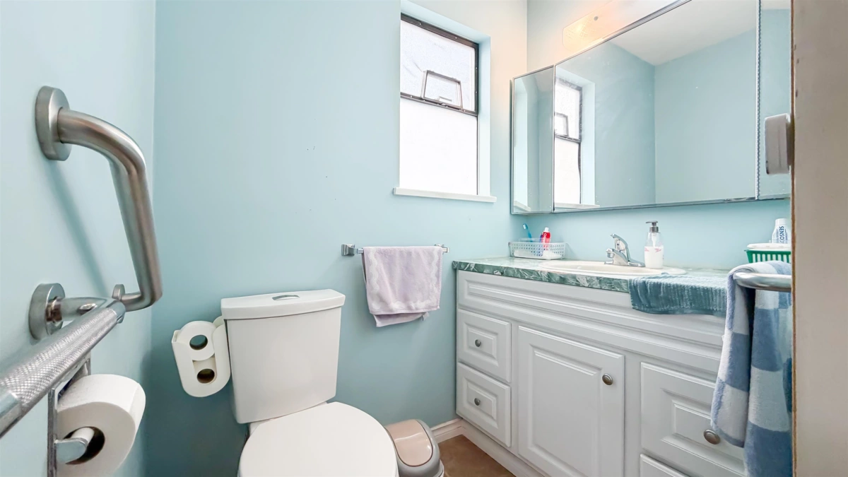 Mudroom Photo of 5716 48b Avenue, Delta, BC