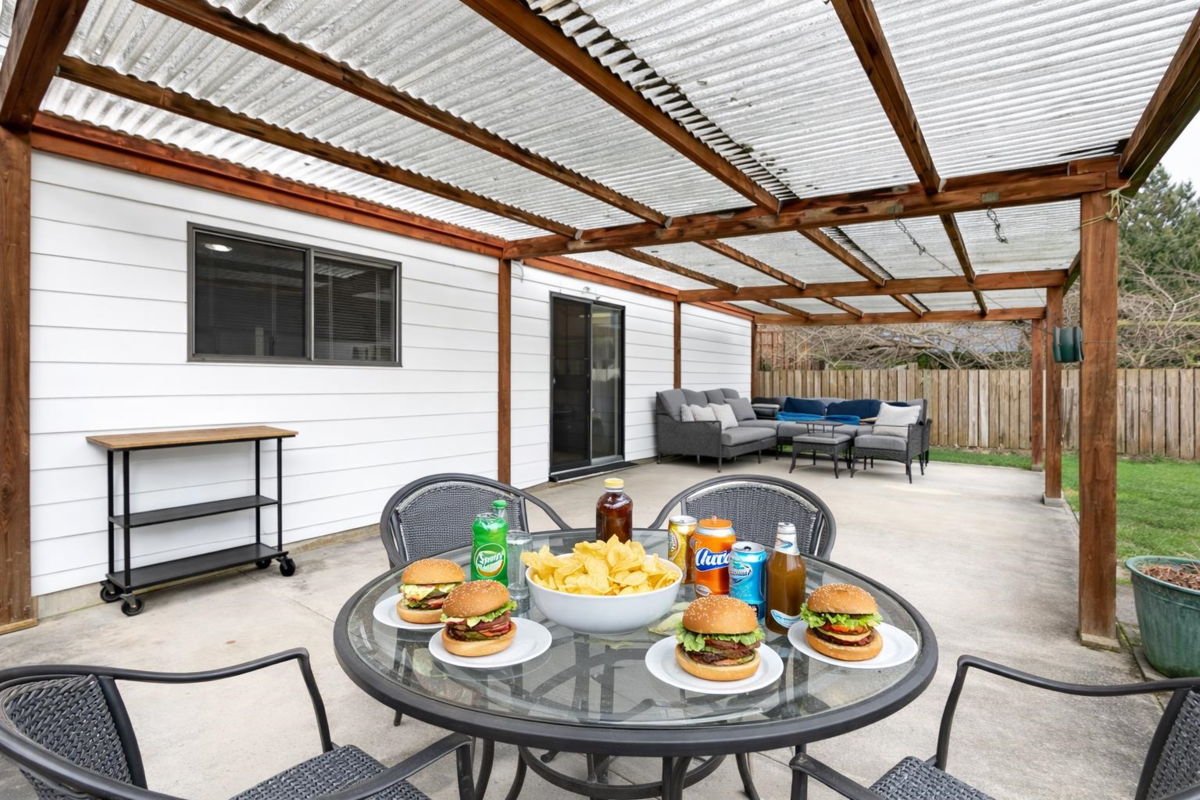 Outdoor Deck Photo of 5716 48b Avenue, Delta, BC