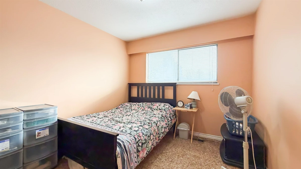 Powder Room Photo of 5716 48b Avenue, Delta, BC